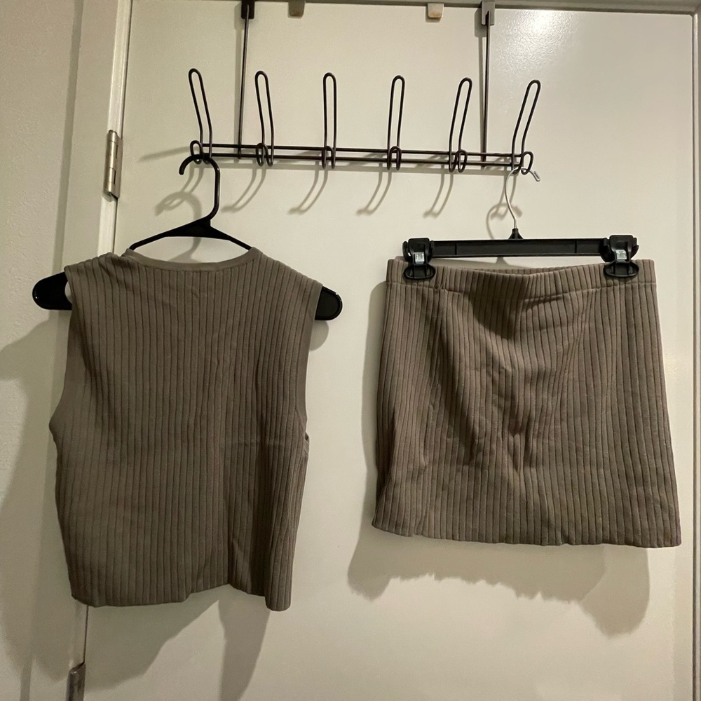 LACADEMIE - Picture 2 of 3